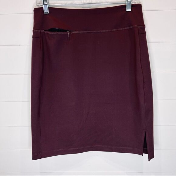 Duluth Trading Co Women's Burgundy Skirt - Picture 1 of 7